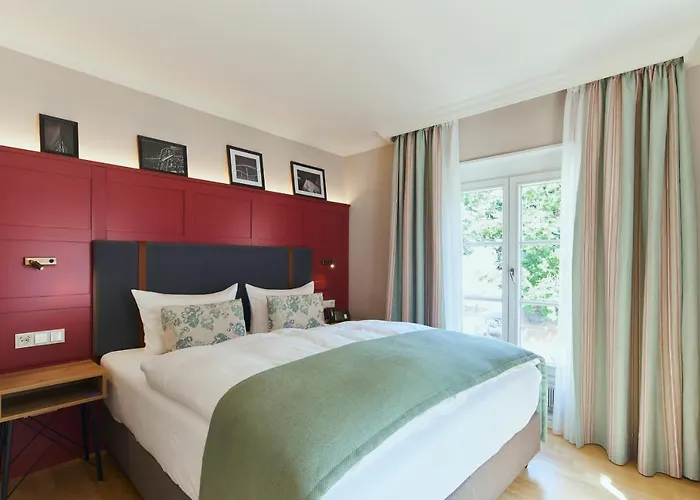 מלון Boutique Orangerie 4*